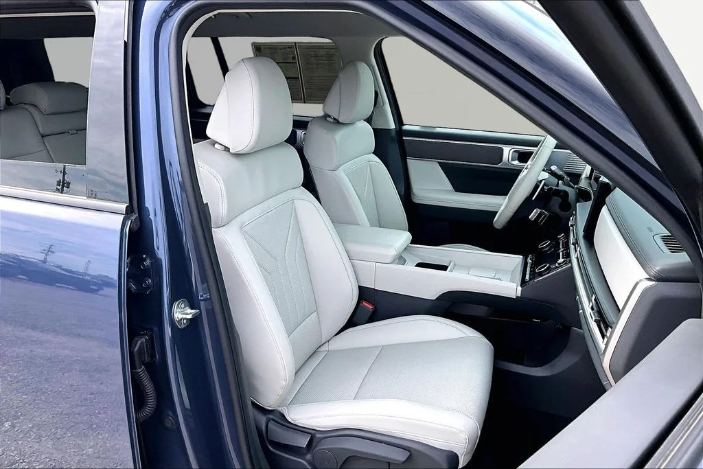 Certified Used 2025 Atlantic Blue Hyundai SEL image 7
