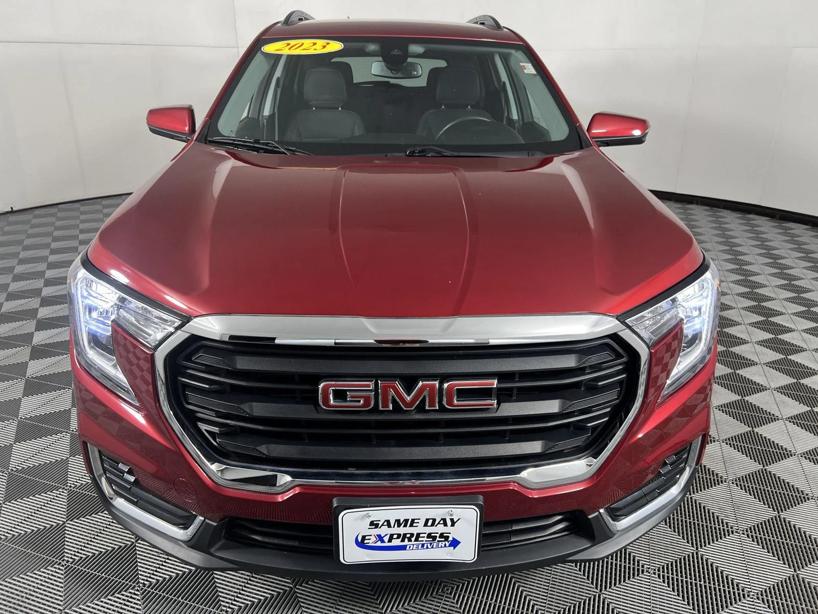 Used 2023 Volcanic Red Tintcoat GMC SLE image 2