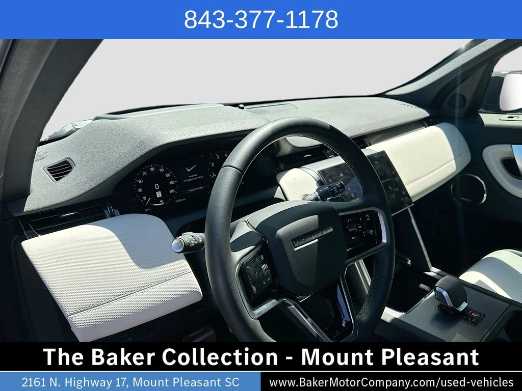 Used 2024 White Land Rover SE image 9