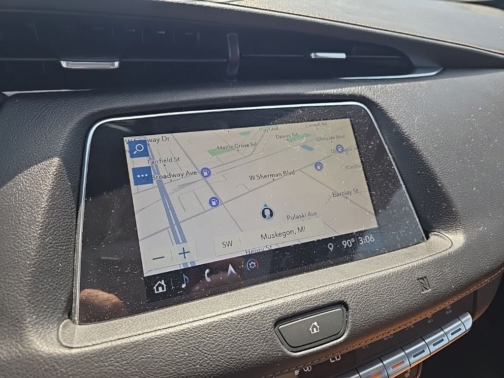 Used 2019  Cadillac Sport image 11