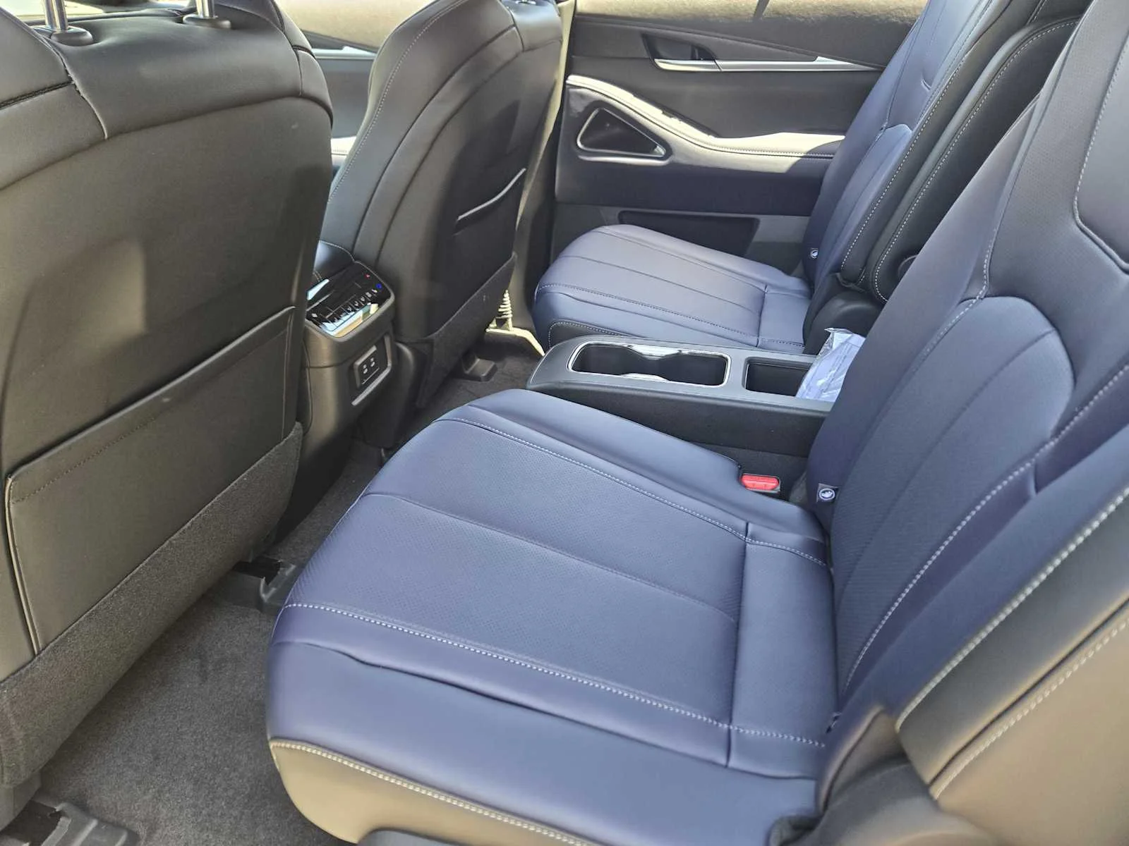 New 2026 2T GRPT SHDW INFINITI Sport AWD image 18