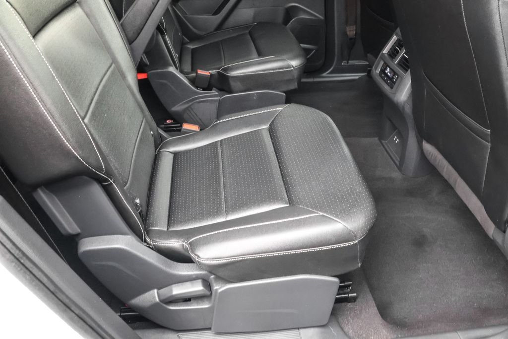 Used 2023 White Volkswagen 3.6L V6 SE w/Technology image 34