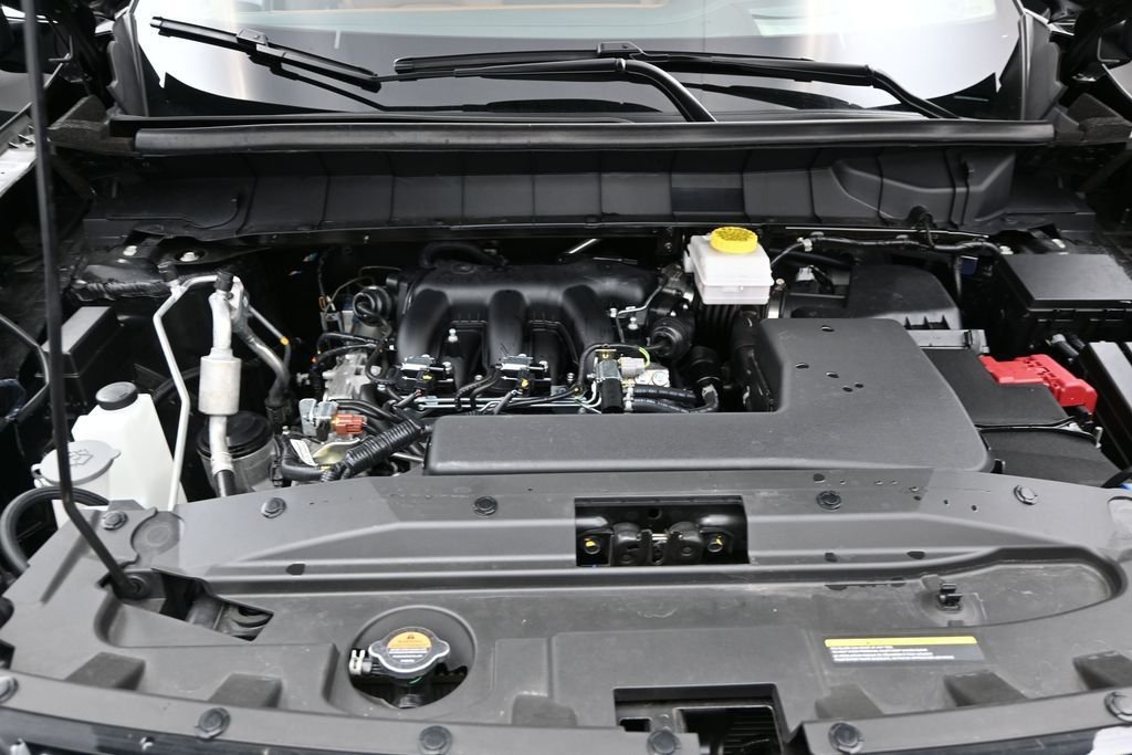 Used 2025 Black Nissan Platinum image 19
