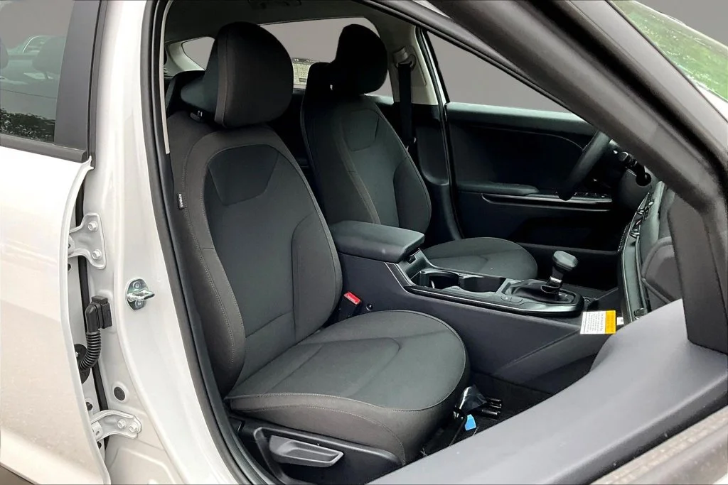 New 2026 Snow White Pearl Kia LXS image 11