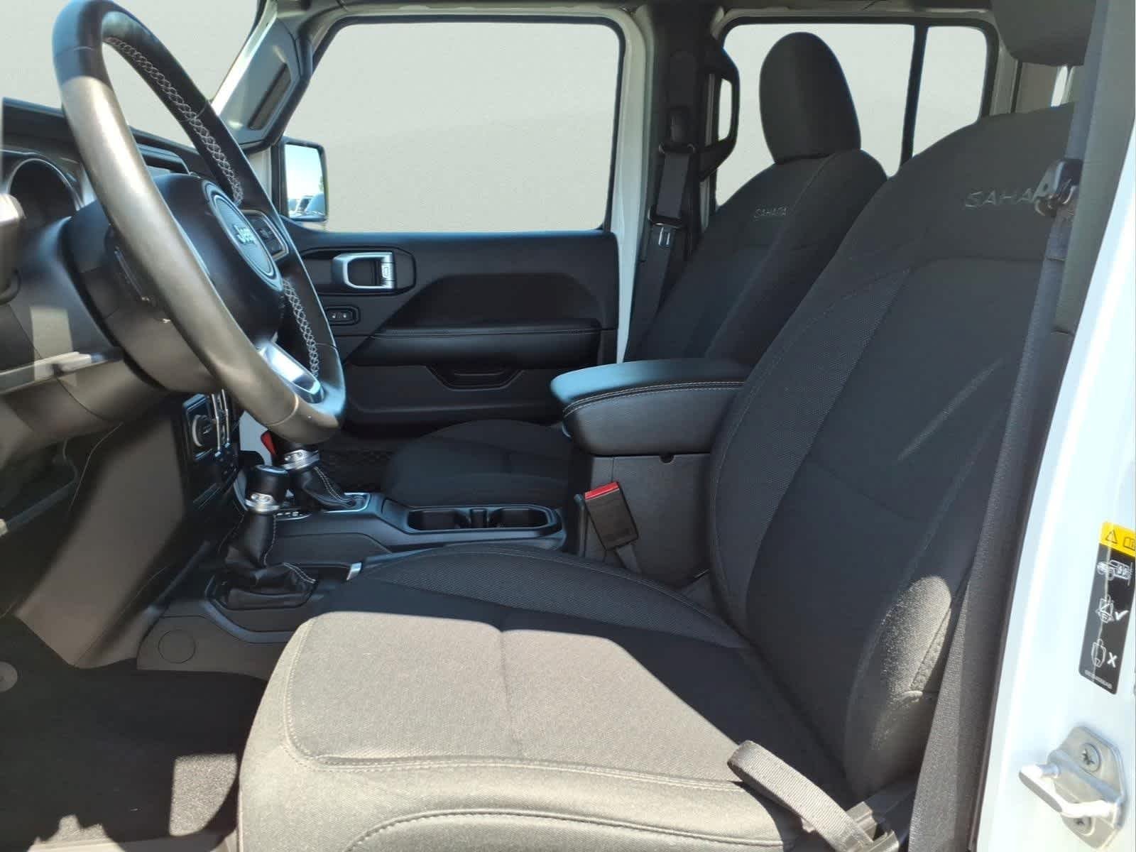Used 2022 Bright White Clearcoat Jeep Unlimited Sahara image 15