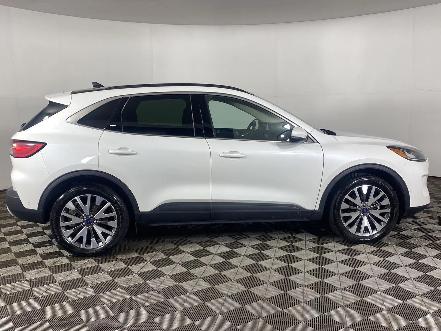 Used 2020 Star White Metallic Tri-Coat Ford Titanium image 27