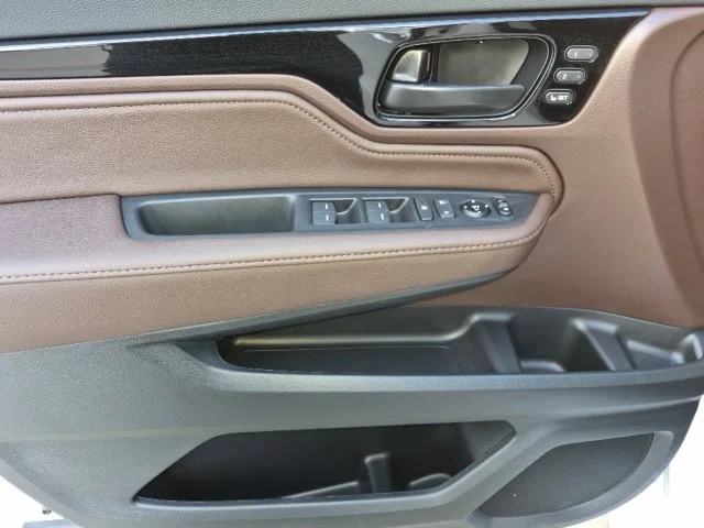 New 2027 Platinum White Pearl Honda Touring image 12