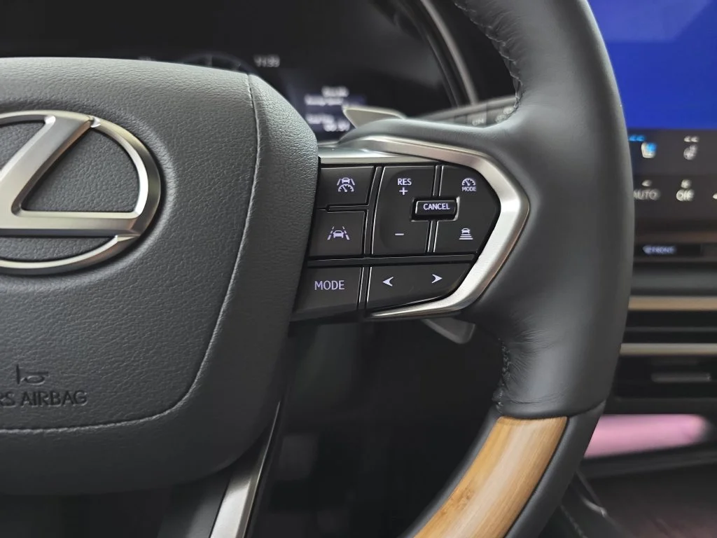 New 2026 Eminent White Pearl Lexus PREMIUM PLUS image 18