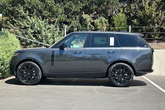 New 2027 Carpathian Grey Land Rover SE image 2