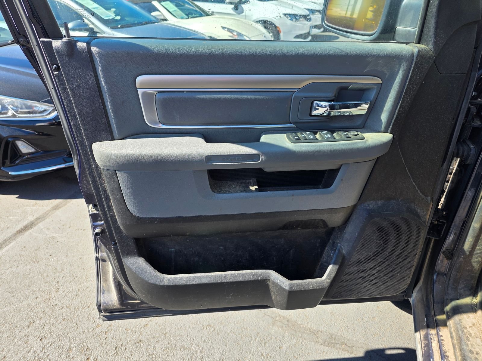 Used 2013 True Blue Pearlcoat Ram SLT image 10