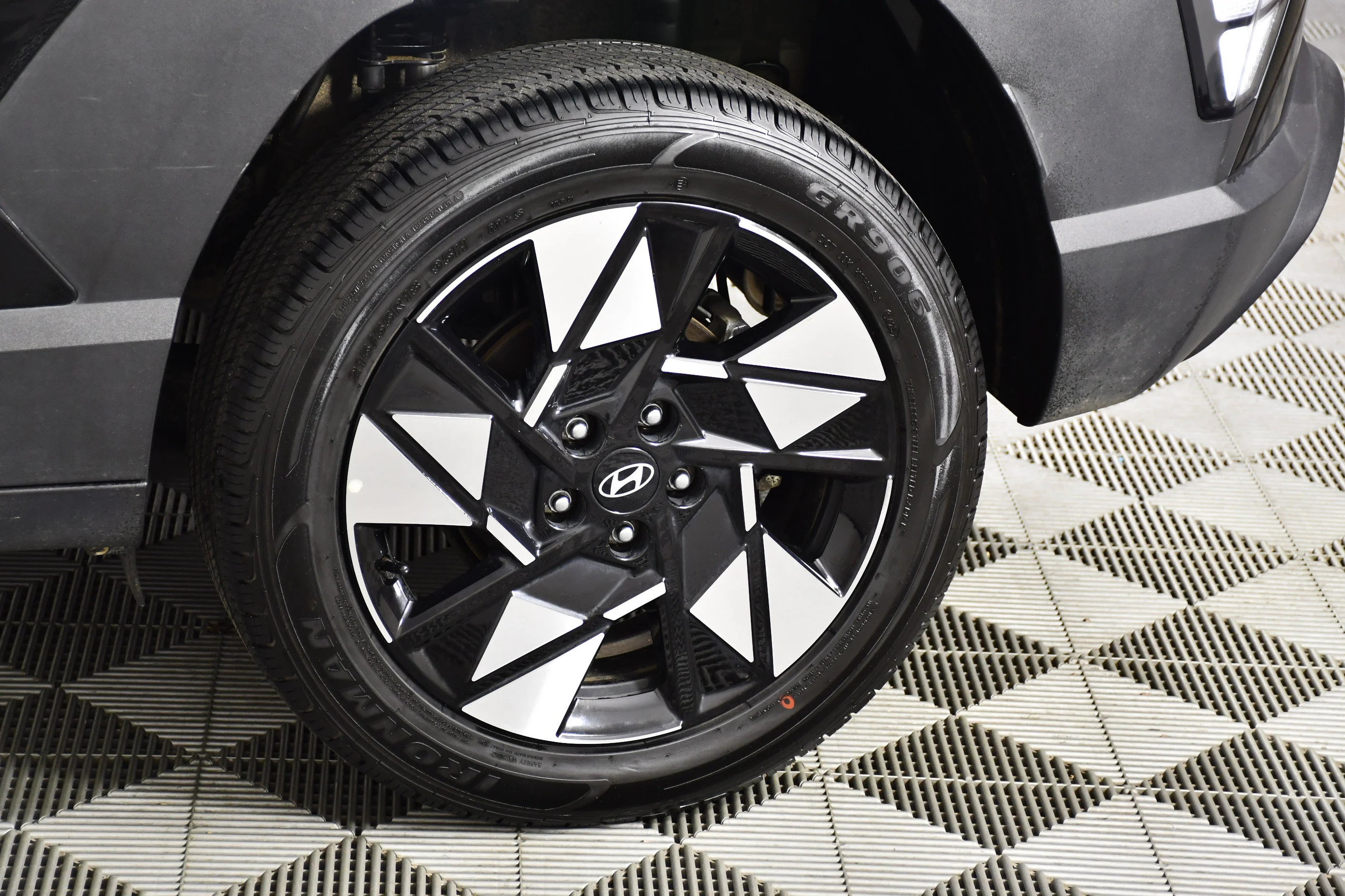 Used 2025 Abyss Black Pearl Hyundai SEL image 49