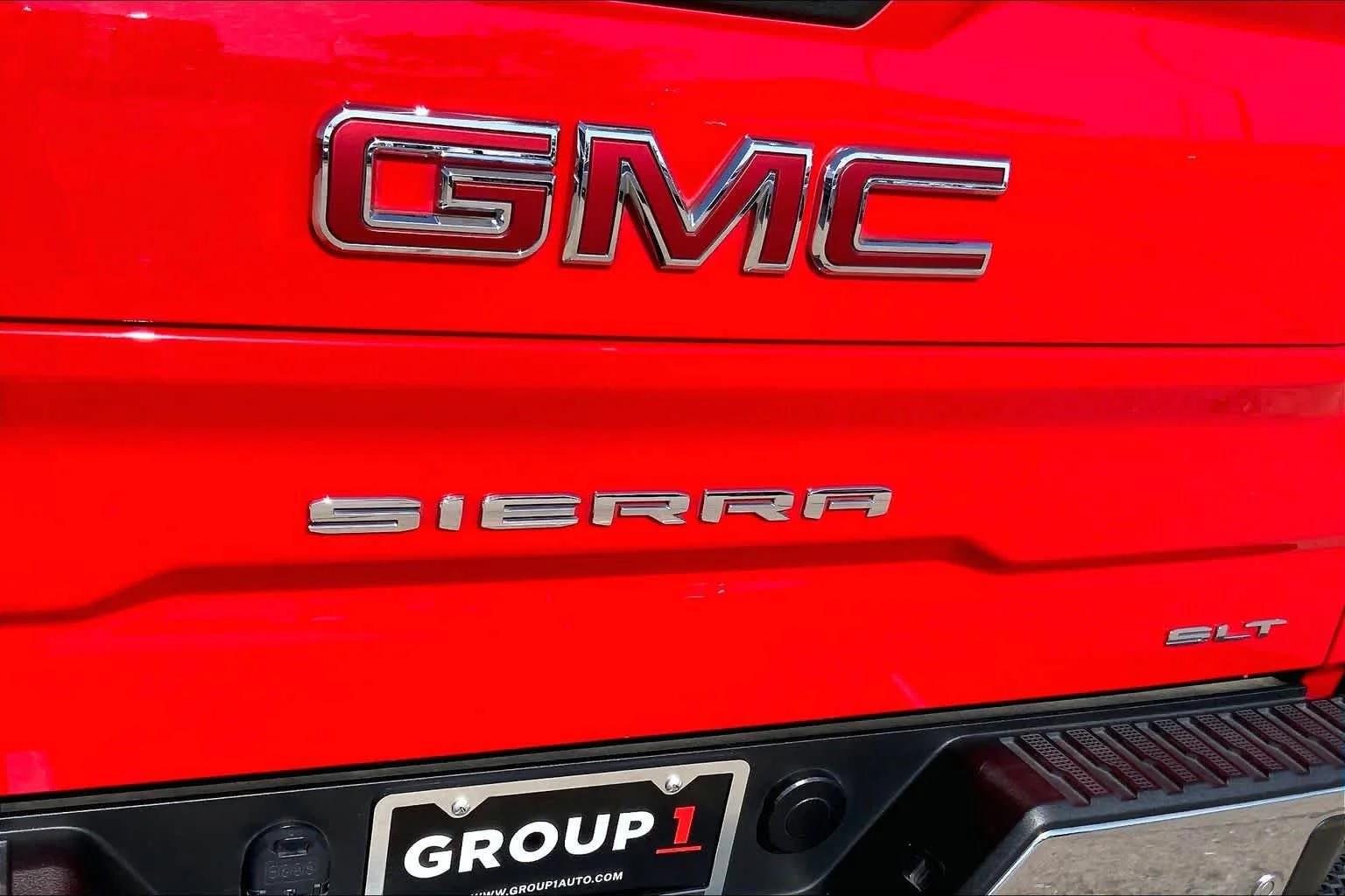 Used 2022 Cardinal Red GMC SLT image 30