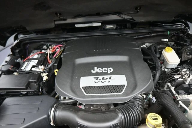 Used 2013 Black Jeep Rubicon image 21