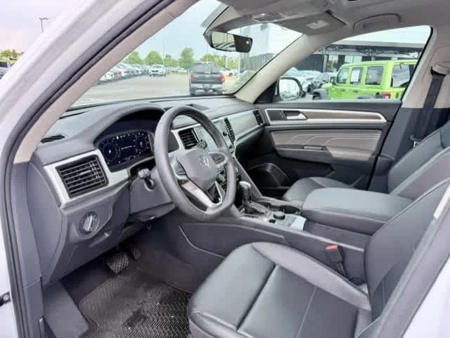 Used 2023 OPAL WHITE PEARL EFFECT Volkswagen 3.6L V6 SEL image 10