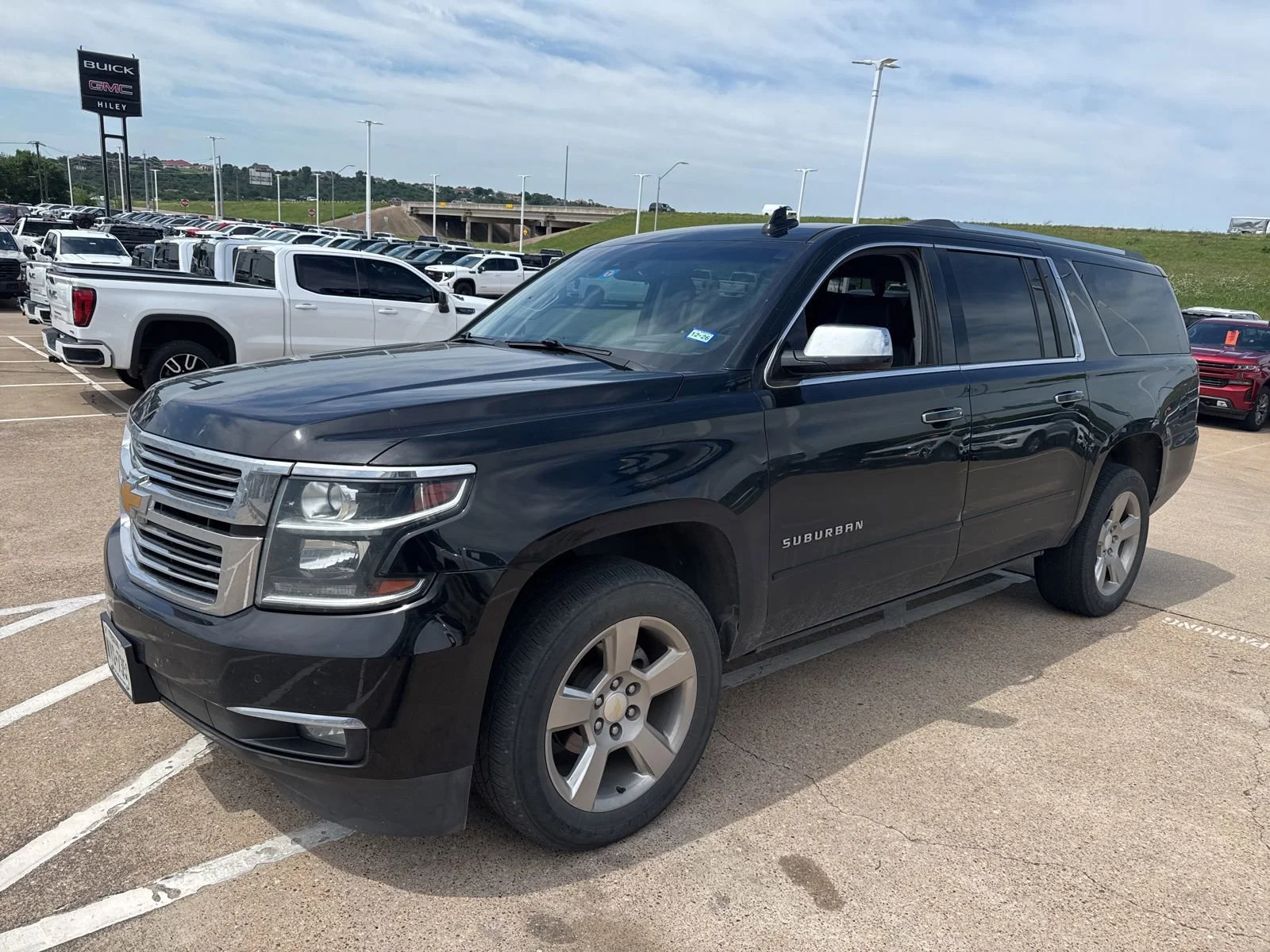 2018 Chevrolet Suburban 4WD 1500 Premier's photo
