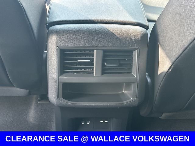 Used 2022 Silver Volkswagen 3.6L V6 SE w/Technology image 15