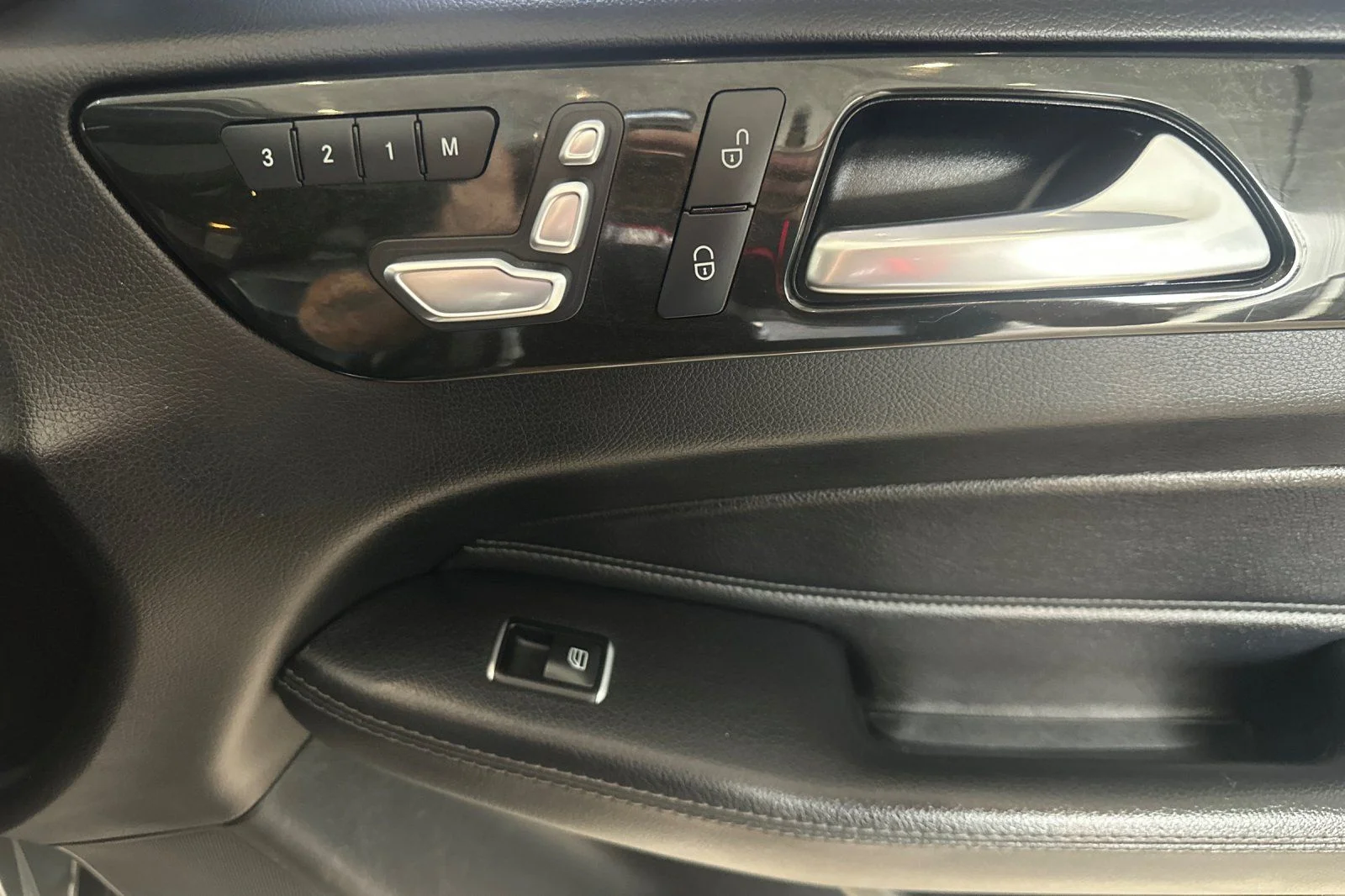 Used 2017  Mercedes-Benz GLS 450 image 20