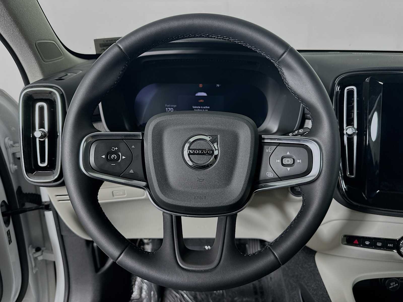 2026 Volvo XC40 Ultra - Photo 11