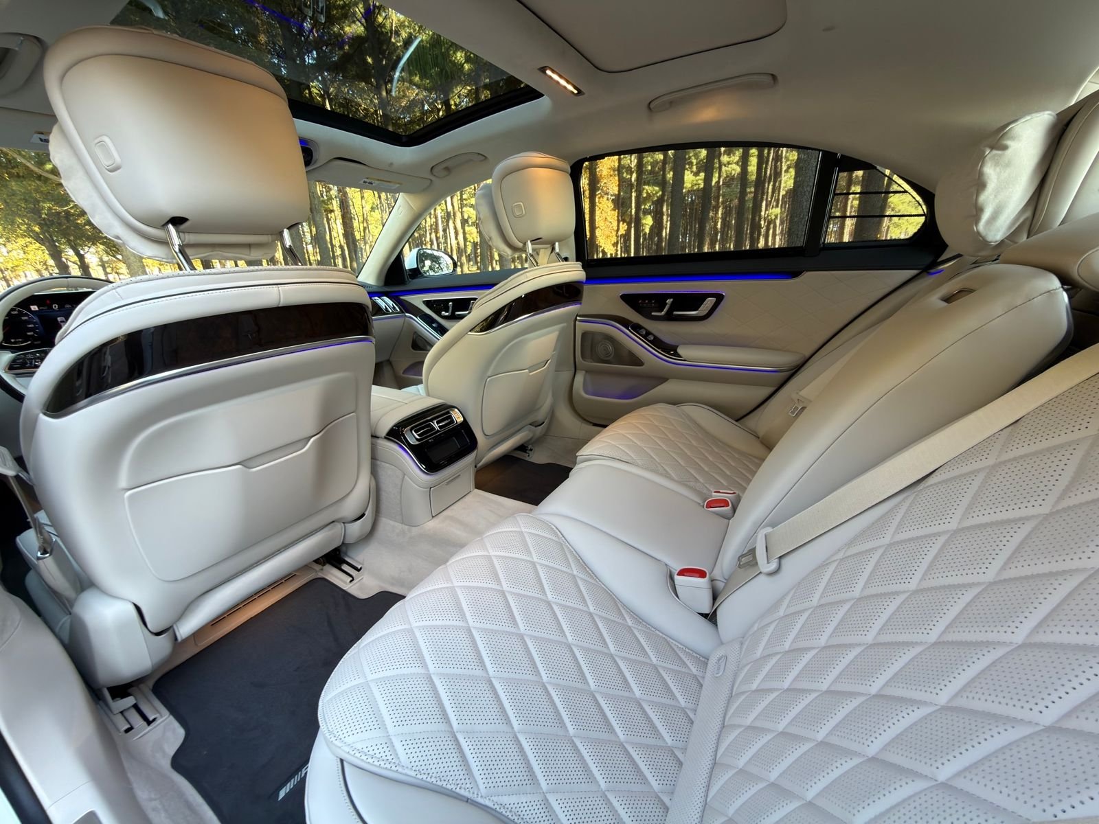 New 2026 MANUFAKTUR Moonlight White Metallic Mercedes-Benz S 580 image 15