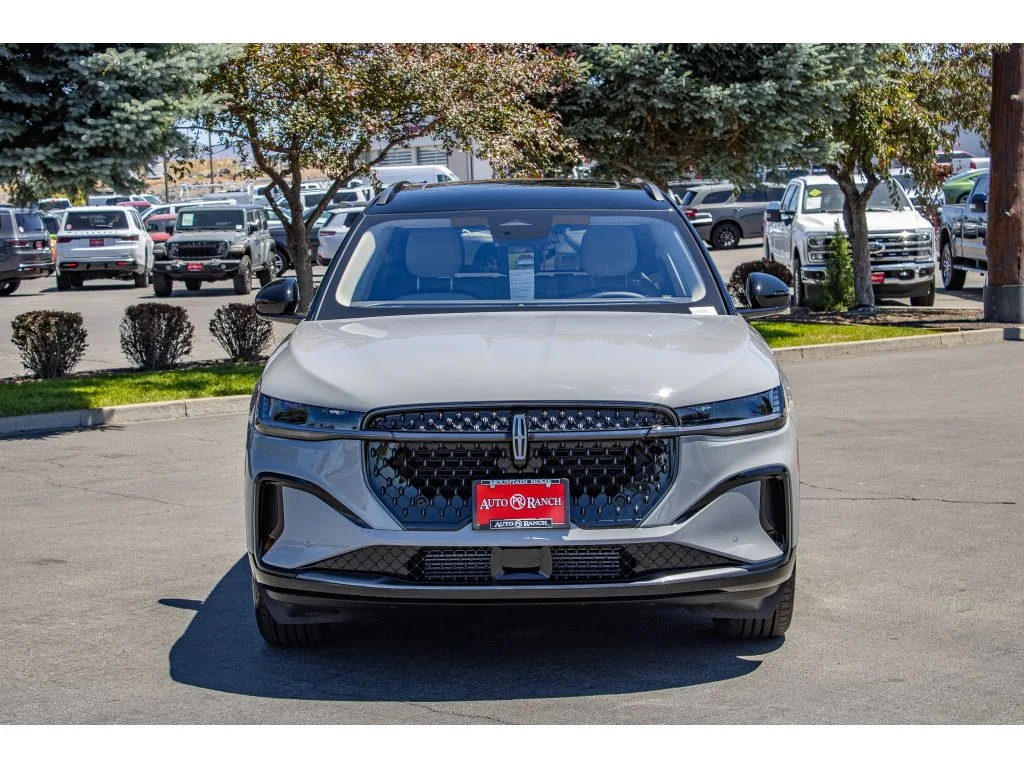New 2026 Gray Matter Metallic Clearcoat Lincoln Reserve image 3