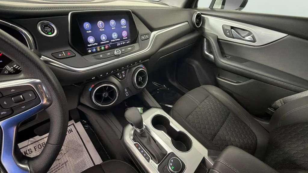 Used 2022 Summit White Chevrolet 2LT image 19