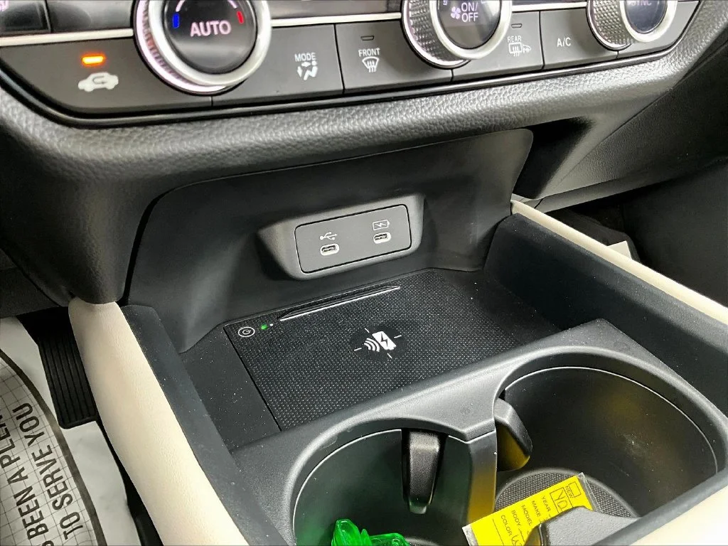 Used 2026 White Honda EX-L image 17