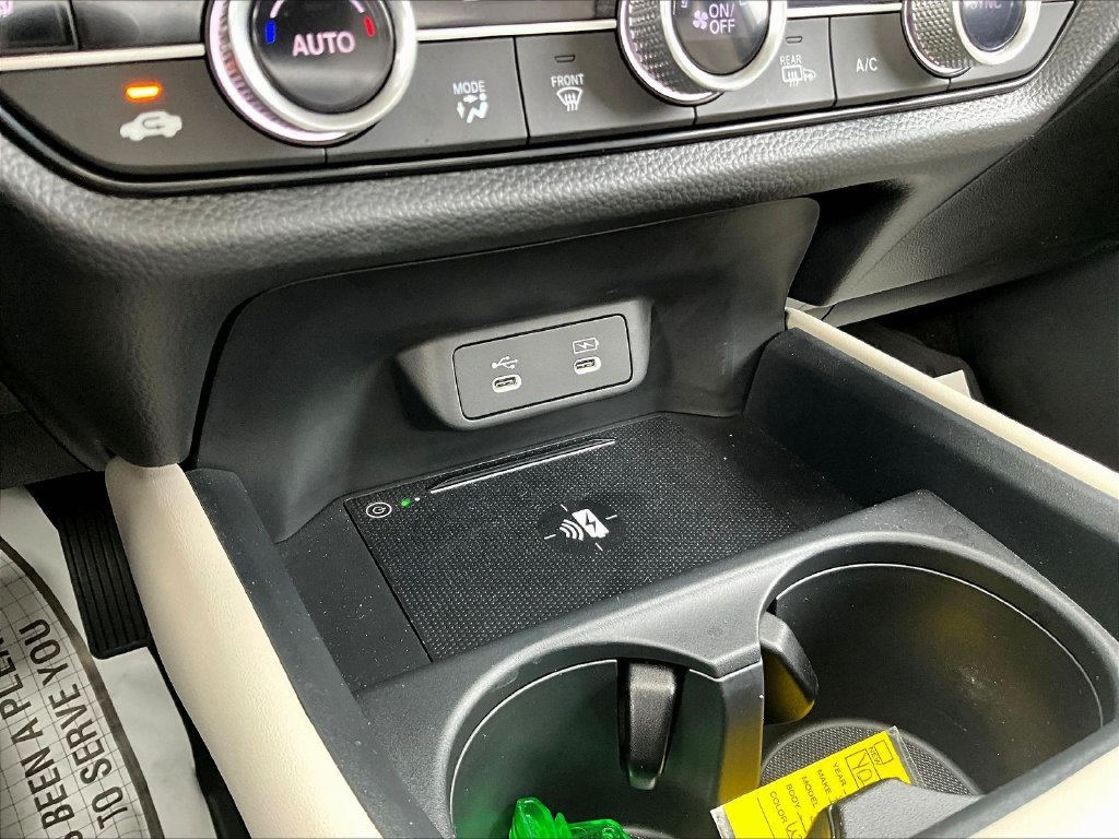Used 2026 White Honda EX-L image 17