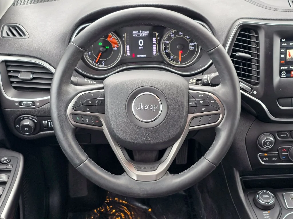 Used 2019 Gray Jeep Latitude Plus image 7