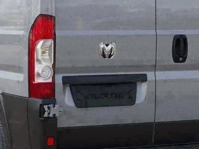 New 2026 Bright Silver Metallic Clear-Coat Exterior Paint RAM Low Roof image 94
