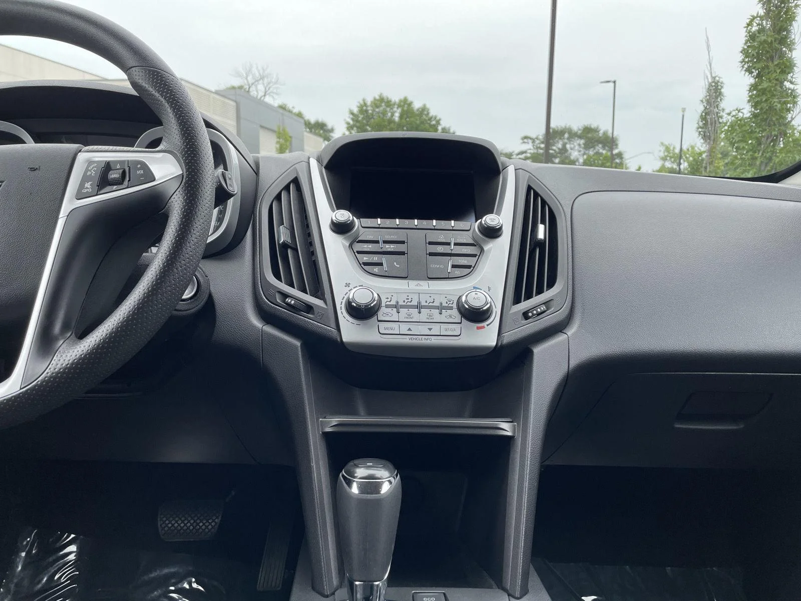 Used 2017 Silver Ice Metallic Chevrolet LT image 27
