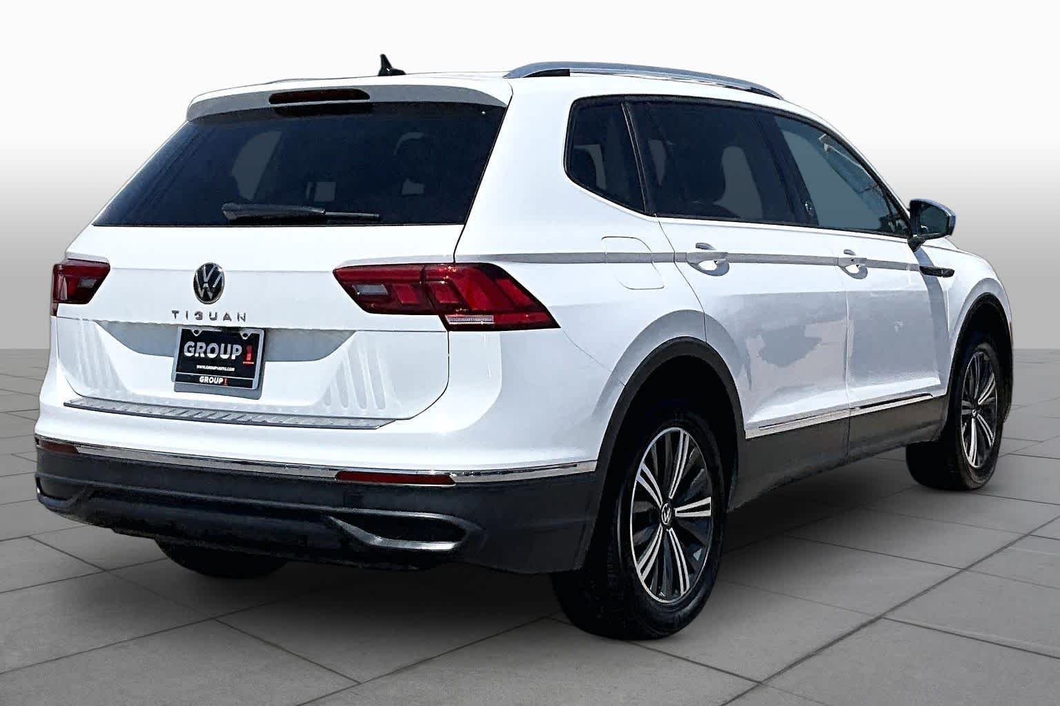 Used 2024 Pure White Volkswagen SE image 12
