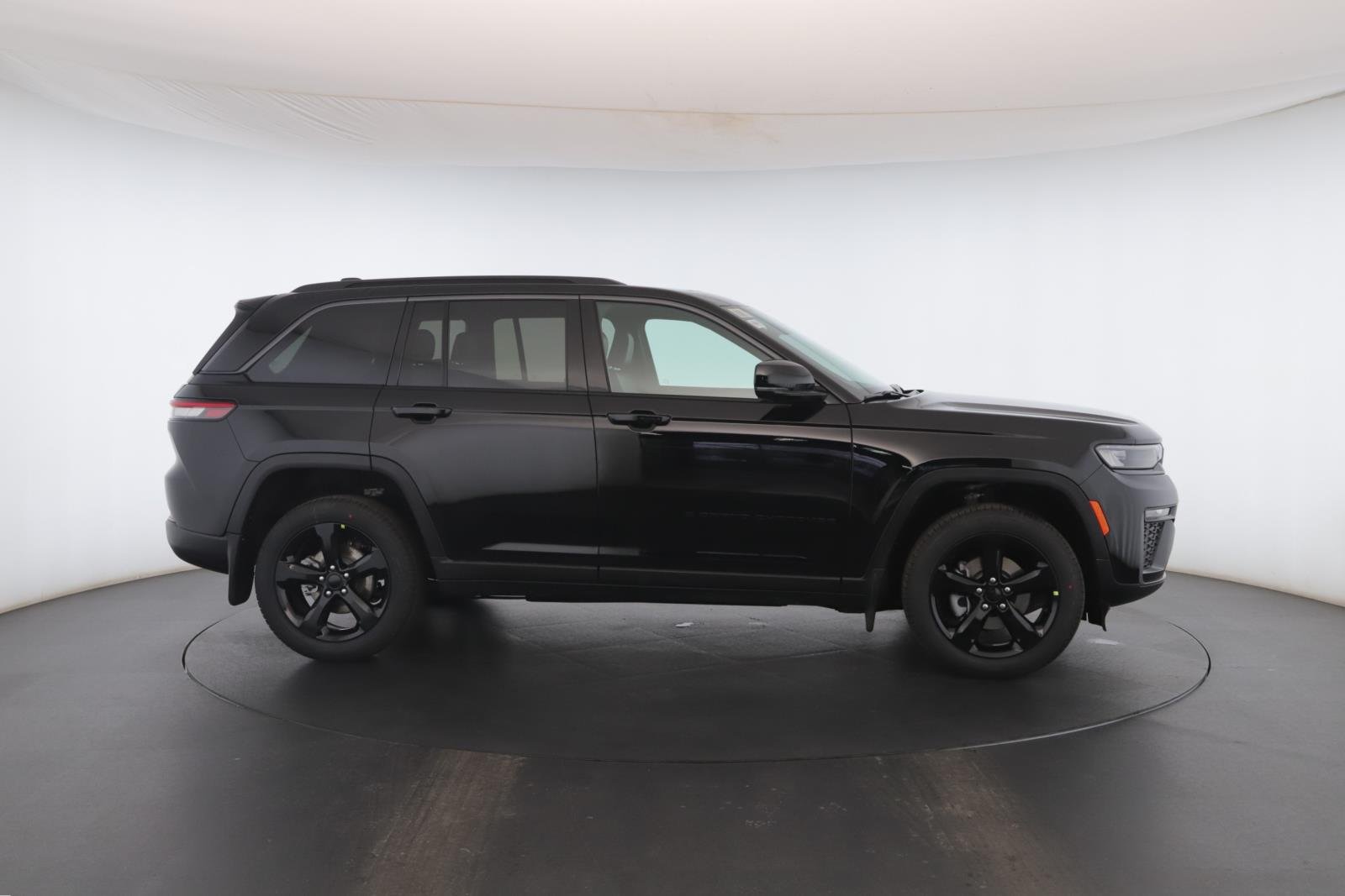 New 2026 Diamond Black Crystal Pearl-Coat Exterior Paint Jeep Limited image 19