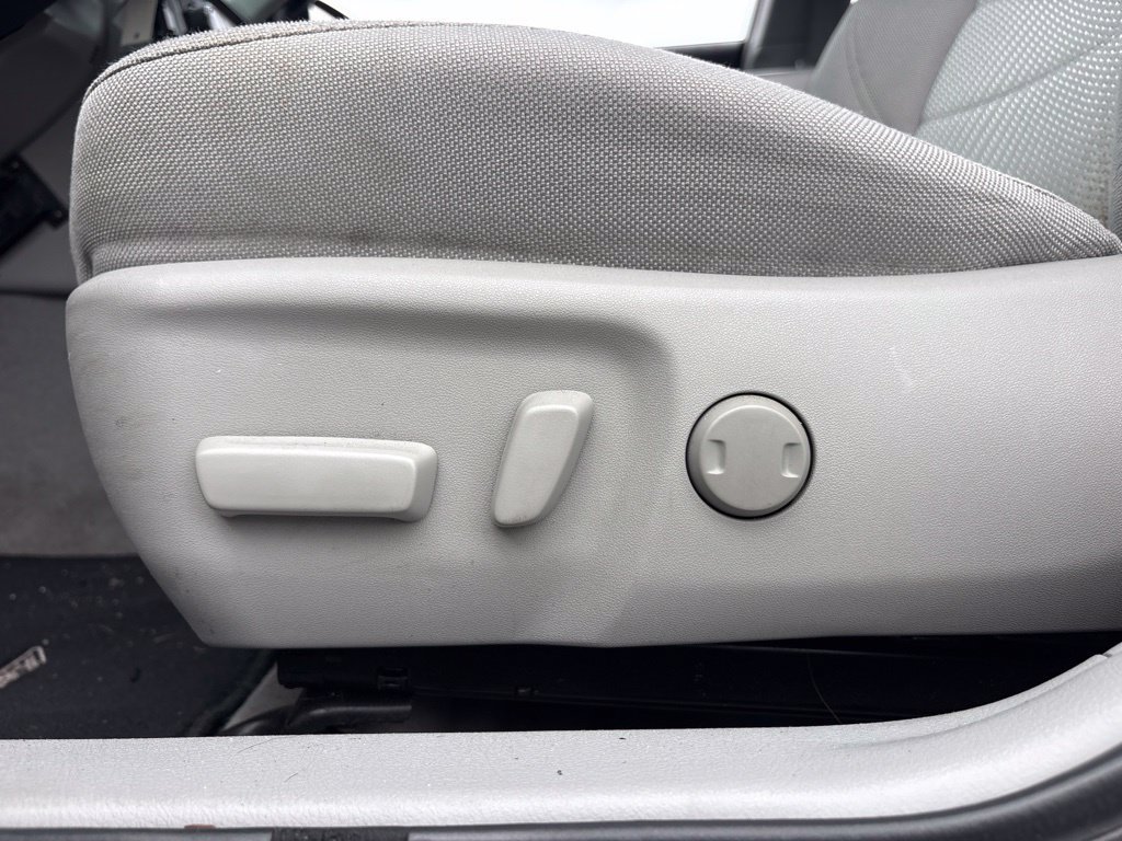 Used 2015 Gray Toyota LE image 10