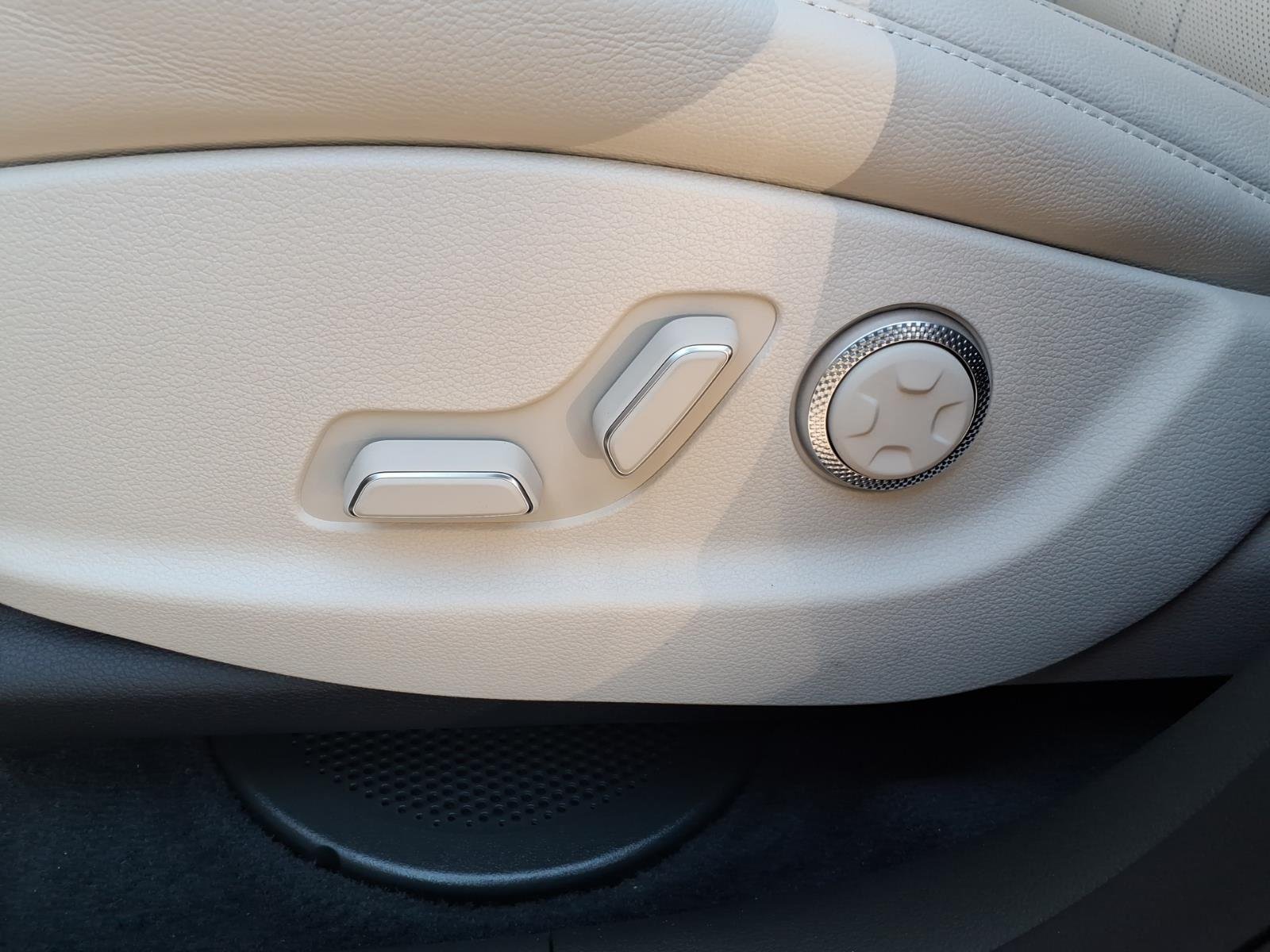 New 2026 Savile Silver Genesis 2.5T SELECT image 14