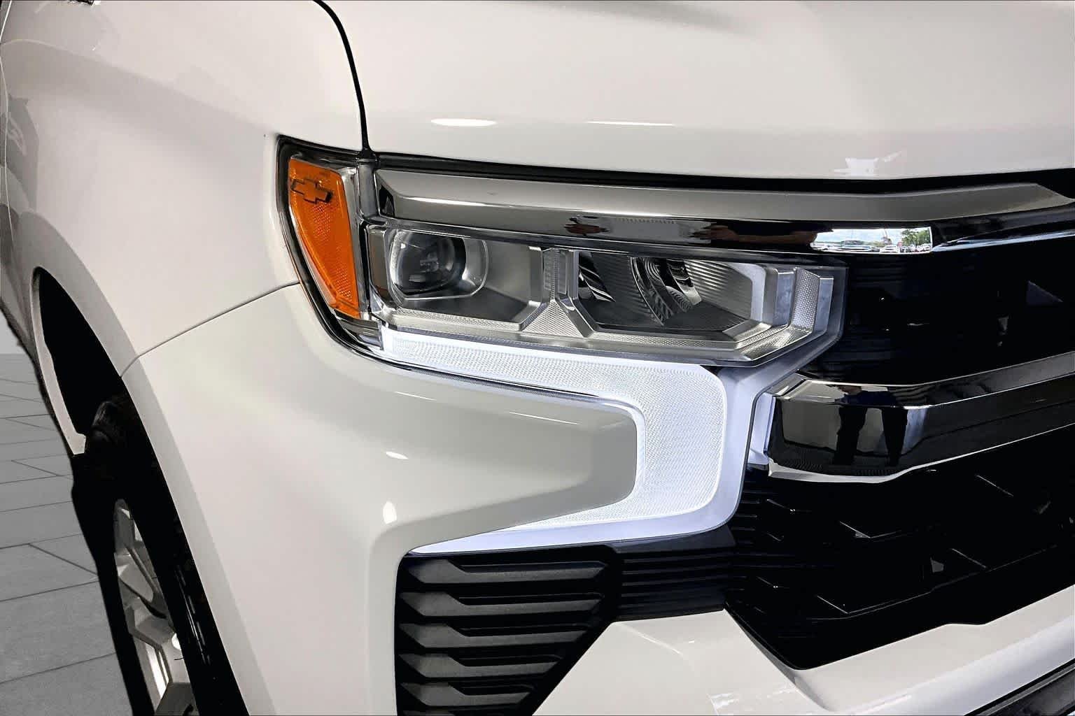 Used 2023 Summit White Chevrolet LT (2FL) image 27