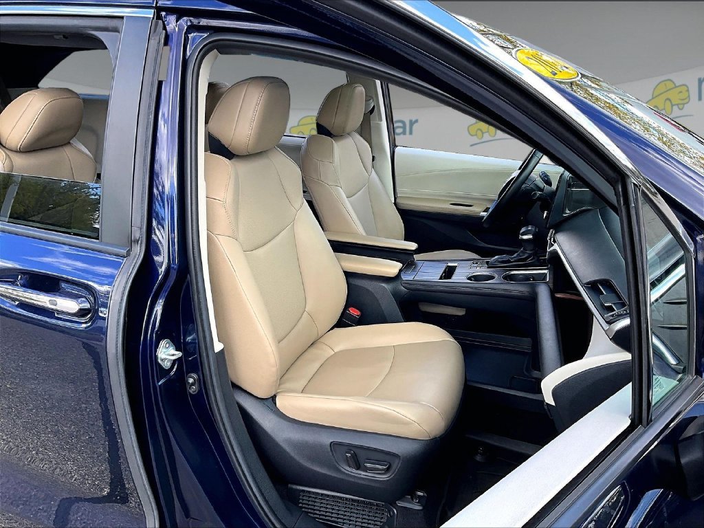 Used 2022  Toyota XLE image 11