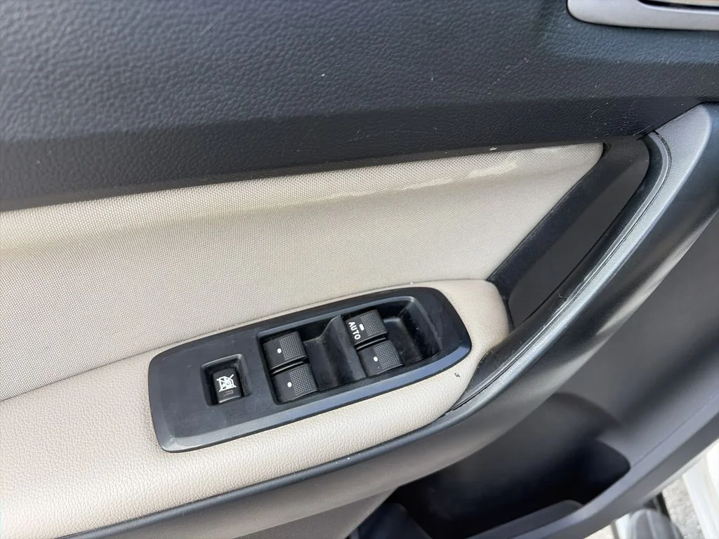 Used 2019 Silver Ford XLT image 19