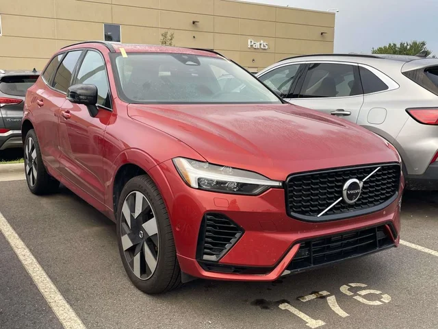 2024 Volvo XC60 T8 Plus Dark Theme