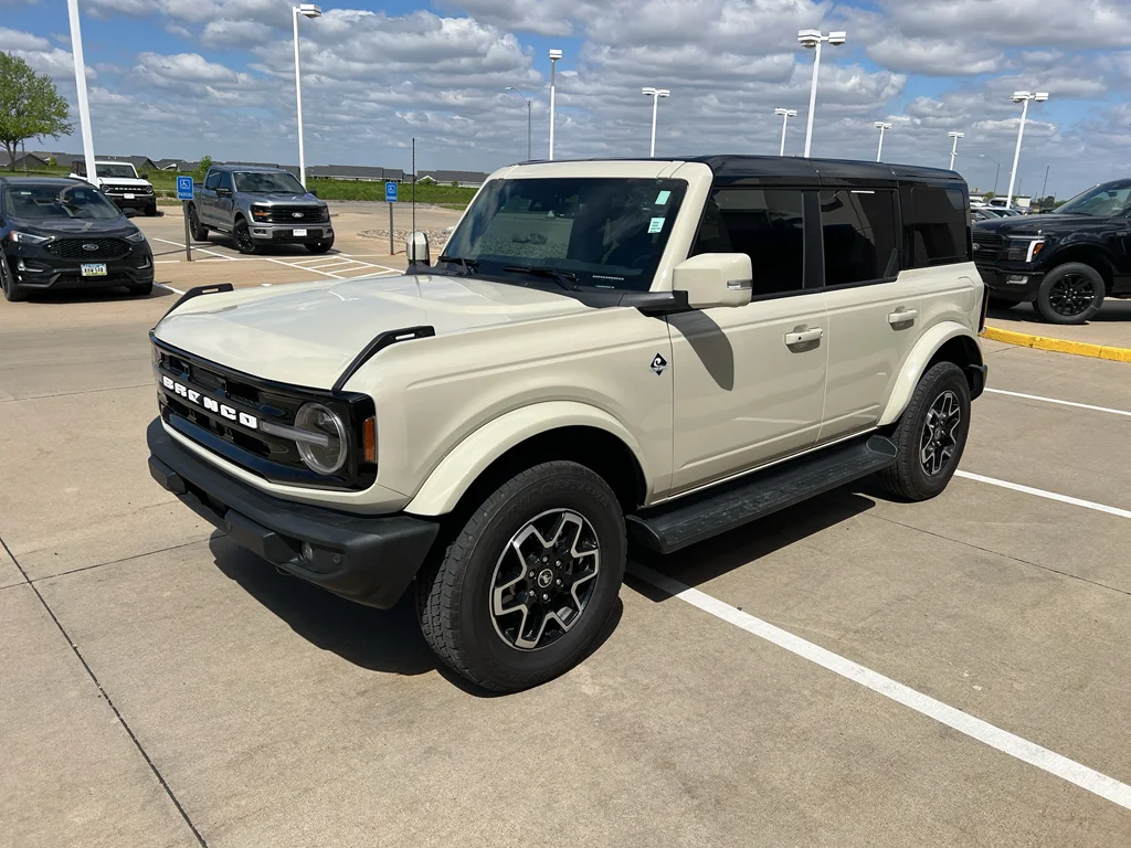Used 2025 Desert Sand Ford Outer Banks image 4