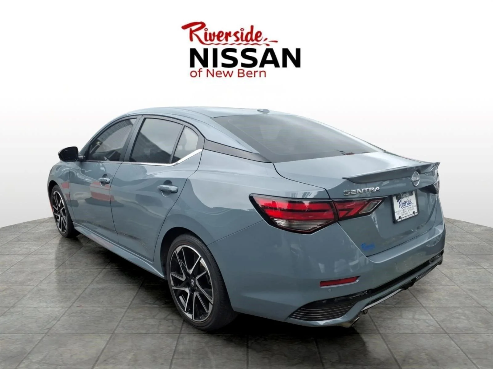 Used 2025 Gray Nissan SR image 4