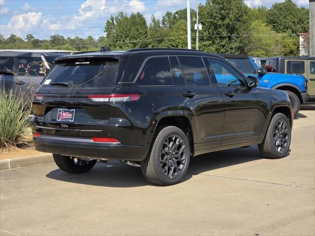 New 2027 High-Gloss Black Paint Jeep Summit image 3
