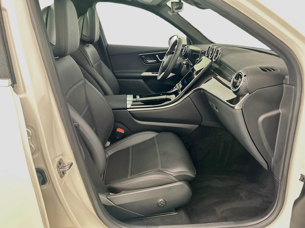 Certified Used 2026 Polar White Mercedes-Benz GLC 300 image 18