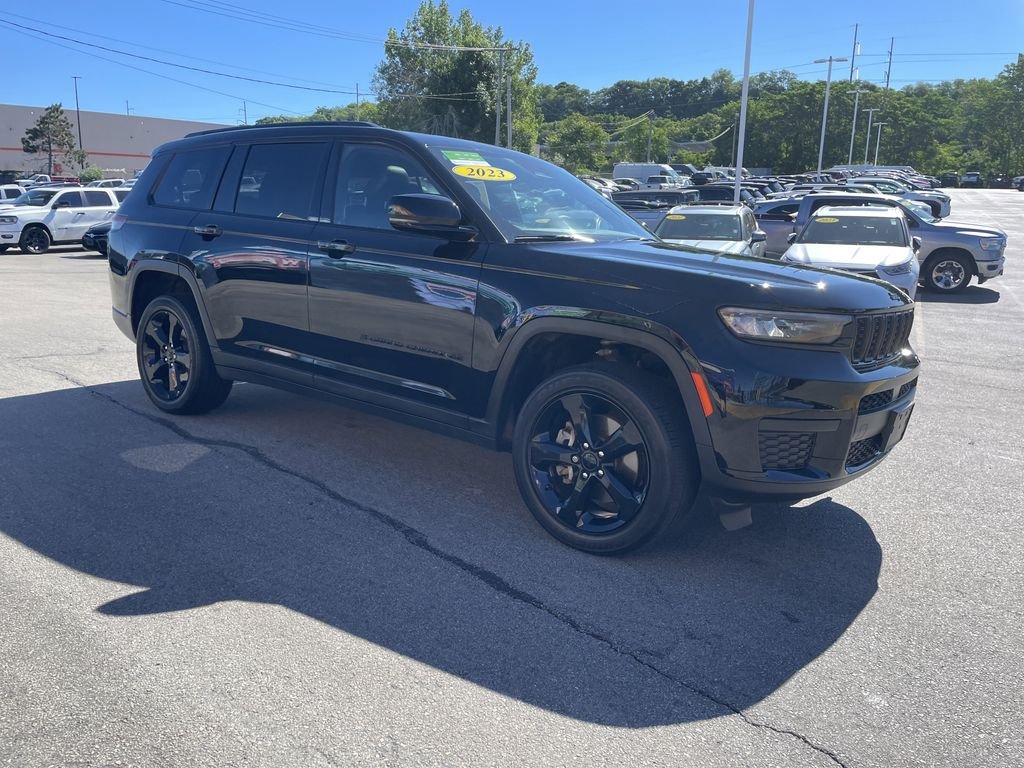 Used 2023 Black Jeep Altitude image 6