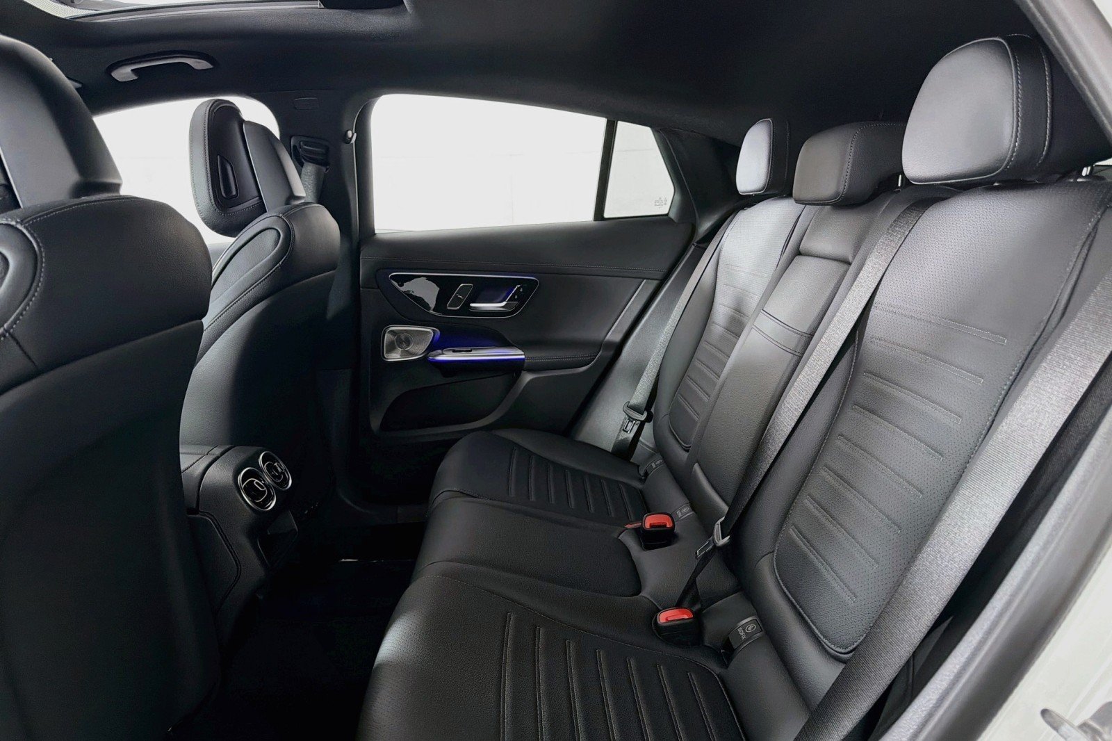 New 2027 Polar White Mercedes-Benz GLC 300 4MATIC® Coupe image 7