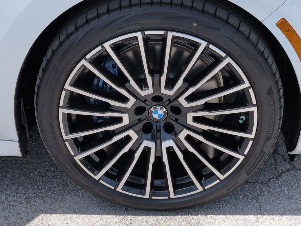New 2026 Mineral White Metallic BMW 740i xDrive image 11