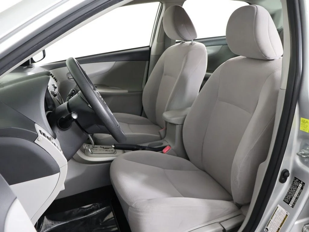 Used 2011 Silver Toyota LE image 25