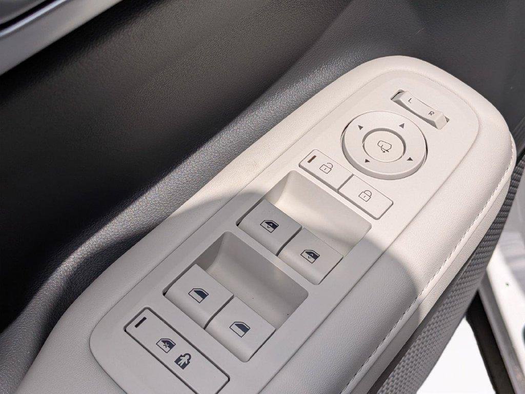 New 2027 White Hyundai Limited FWD image 23