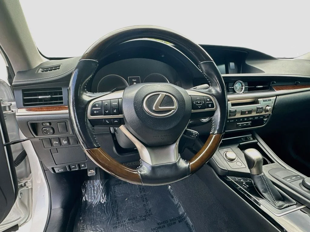 Used 2016 White Lexus 350 image 11