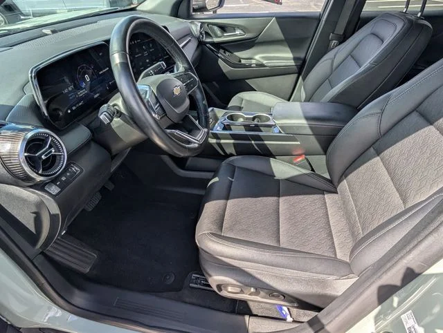 Used 2025 Green Chevrolet LT image 10