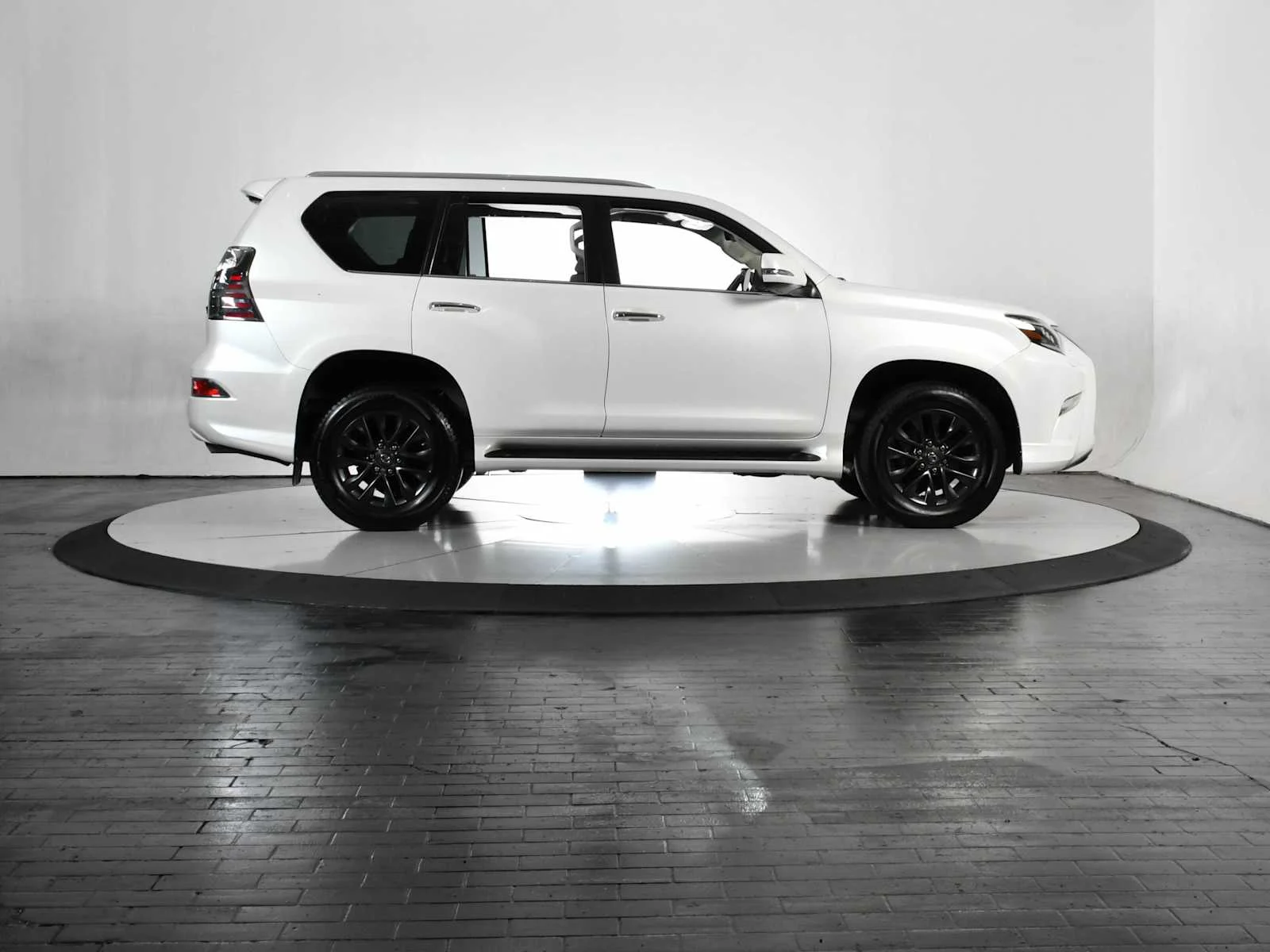 Used 2023 Eminent White Pearl Lexus Premium image 8